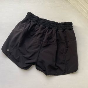 Lululemon 4” Tracker Short Size 6